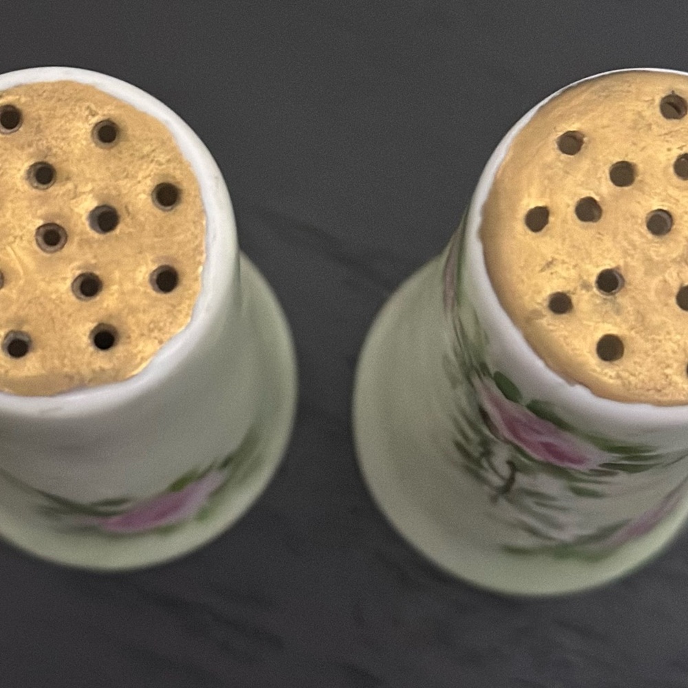 L. Beatty Salt and Pepper shakers• pink roses•ceramic - Picture 3 of 4